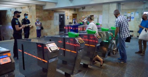 В Харькове усилили контроль за соблюдением масочного режима