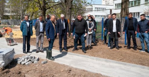 Локацию для отдыха на улице Ахсарова откроют ко Дню защиты детей