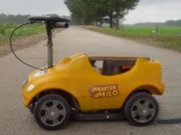 Голландские автомеханики собрали игрушечный автомобиль, разгоняющийся до 50 км/ч (ФОТО)