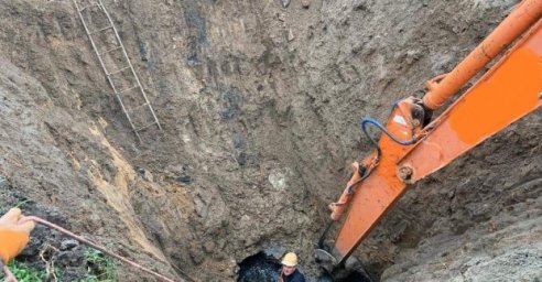 В Новобаварском районе ремонтируют поврежденный канализационный коллектор