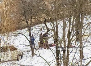 ЧП на Салтовке - труп мужчины лежит на улице (ФОТО)