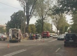 ДТП на Салтовском шоссе: &laquo;шестерка&raquo; всмятку, оба водителя в больнице (ФОТО)