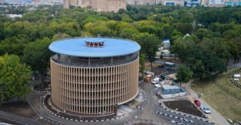 На следующей неделе в саду Шевченко откроется многоуровневый паркинг