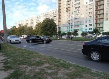 ДТП на Салтовке: крепкое столкновение и вылет с магистрали (ФОТО, ВИДЕО)