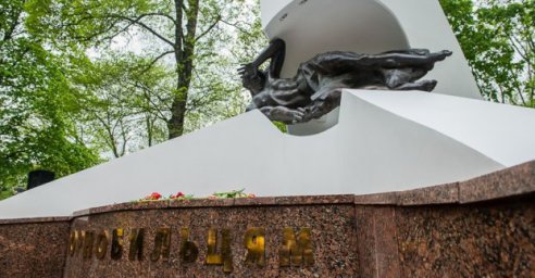 &laquo;Зажги свечу&raquo;, возложение цветов, молитвенный перезвон - в Харькове отметят 35-летие Чернобыльской т