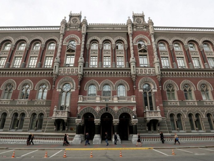 &laquo;Меняйте банк&raquo;: В НБУ прокомментировали блокировку перевода на карту наличных свыше 5000 гривен