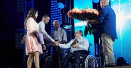 Геннадий Кернес поздравил жителей Индустриального района с Днем семьи