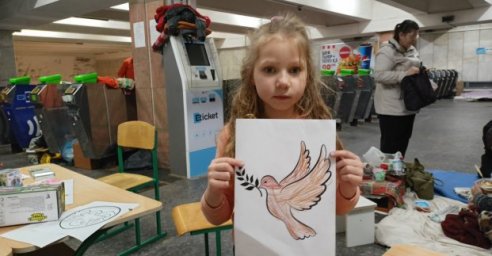 В харьковском метро проводят мастер-классы и раздают книги