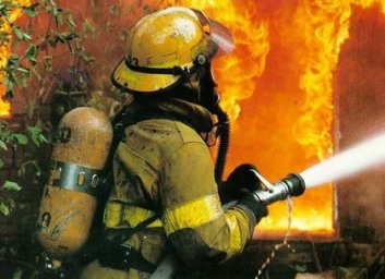 На Старой Салтовке автомобиль сгорел прямо в гараже