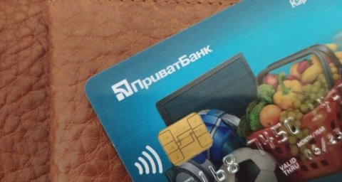  ПриватБанк продлил срок всех карточек на два года 