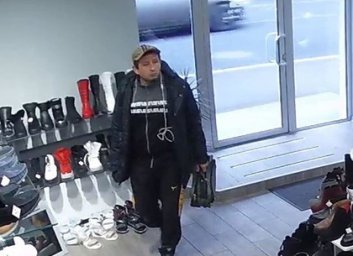 Наглый воришка украл в магазине, но не учел видеокамеры (ФОТО, ВИДЕО)