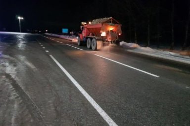 Дорожники предупреждают водителей о возможности гололеда