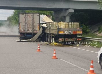 ДТП: под Харьковом столкнулись две фуры (ФОТО, ВИДЕО)