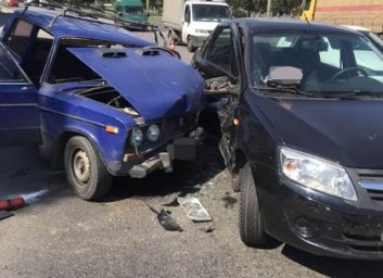 ДТП на Нетеченской набережной: водителя вырезали спасатели (ФОТО)