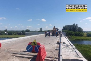 На дороге Харьков - Симферополь - Алушта - Ялта отремонтировали две консольные подвески моста