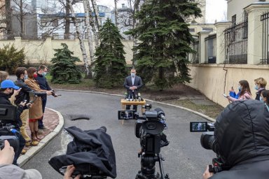 Все, кто нуждаются в госпитализации из-за COVID-19, получают надлежащую помощь. Михаил Черняк