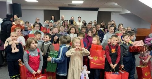  Детям из многодетных семей передали подарки из Черногории 