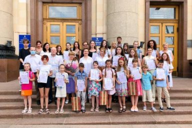 На Харьковщине наградили победителей конкурса детского рисунка &laquo;Мир и я&raquo;