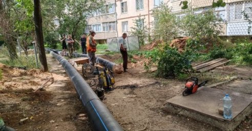  На проспекте Победы перекладывают водовод 