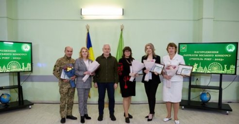  Игорь Терехов наградил лучших учителей года 