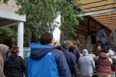 Областной логистический центр продолжает передавать жителям Харькова и области продуктовые наборы