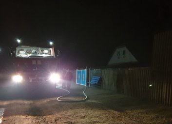 В полночь животные остались без корма, а хозяева без сарайчика