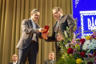 Алексей Кучер поздравил Каразинский университет с юбилеем и передал его сотрудникам госнаграды