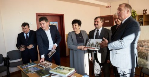 Книги о Харькове передали в библиотеку ХПИ