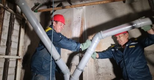  В Салтовском районе восстанавливают внутридомовые коммуникации 
