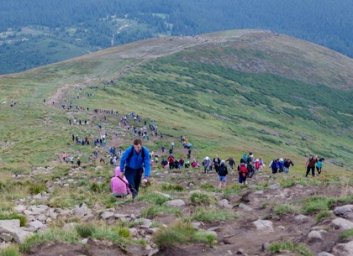 Карпатские спасатели помогли малолетним школьникам из Харькова, которые заблудились у Говерлы (ФОТО)