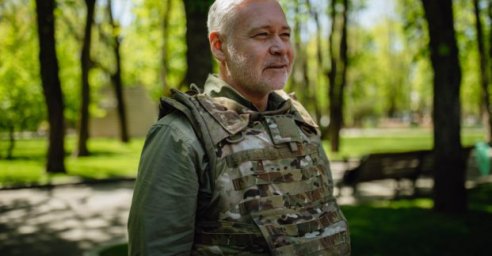 Игорь Терехов поблагодарил педагогов за работу и обратился к выпускникам