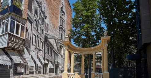 В центре Харькова восстановили старинную ротонду и нарисовали мурал