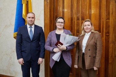 Олег Синегубов передал государственные награды матерям-героиням Харьковщины