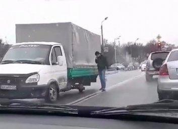 ДТП: торпедирование японца отлетевшим колесом