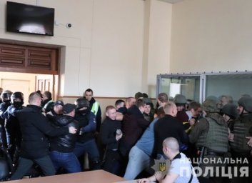 Конвоиры и заново созданные спецподразделение силовиков &laquo;пресекли&raquo; побег из зала суда в центре Харьк