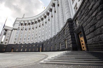  Кабмин изменил порядок выезда за границу для некоторых категорий украинцев 