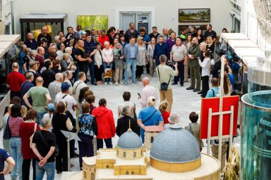 В Харькове открыли благотворительную выставку картин