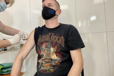 Прививку от COVID-19 получил Сергей Жадан