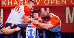 В Харькове соревновались армрестлеры