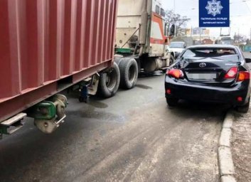 На Москалевке ДТП с фурой устроило утреннюю пробку (ФОТО)