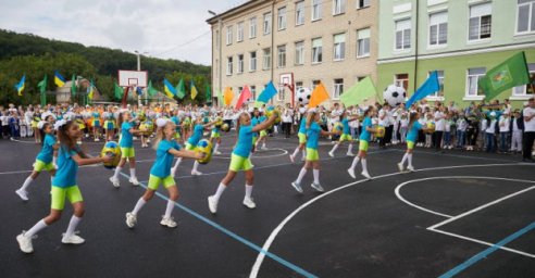 Игорь Терехов открыл стадион в школе №171