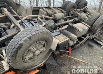 Возле Коробочкино перевернулся КамАЗ