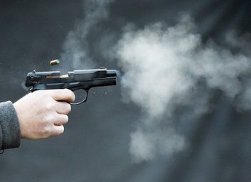 Стрельба в центре Харькова: огонь открыли по магазину и авто