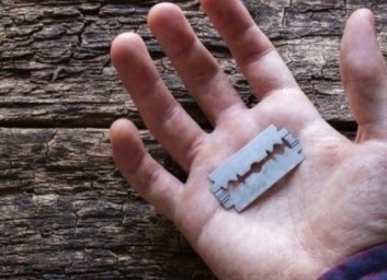 Парень, котогоро искали всем миром, найден с перерезанными венами