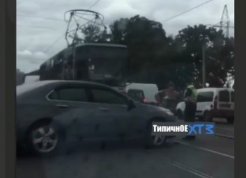 ДТП: авария на рельсах перекрыла движение (ВИДЕО)