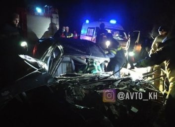 Легковушки врезались в перевернувшуюся фуру с семечками: подробности ДТП под Харьковом (ГУНП)