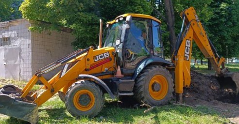 По улице Полтавский Шлях восстанавливают магистральный водовод