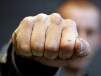 В Харькове пьяные подростки избили учителя истории (ВИДЕО)