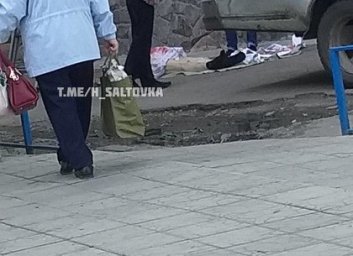 Волна самоубийств? Женщина упала с балкона высотки - третья смерть за день (ФОТО)