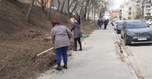В Киевском районе прошла акция по благоустройству территории